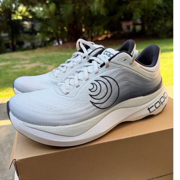NWT Topo Athletic Aura Running Shoes White Gray Size 11.5 main image 5